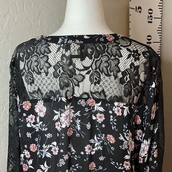 TORRID black baby doll style top w/ lace embellished sleeves, shoulders, & back. - Picture 8 of 14